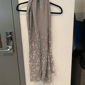 NWT Tilo Gray Heart Print Scarf